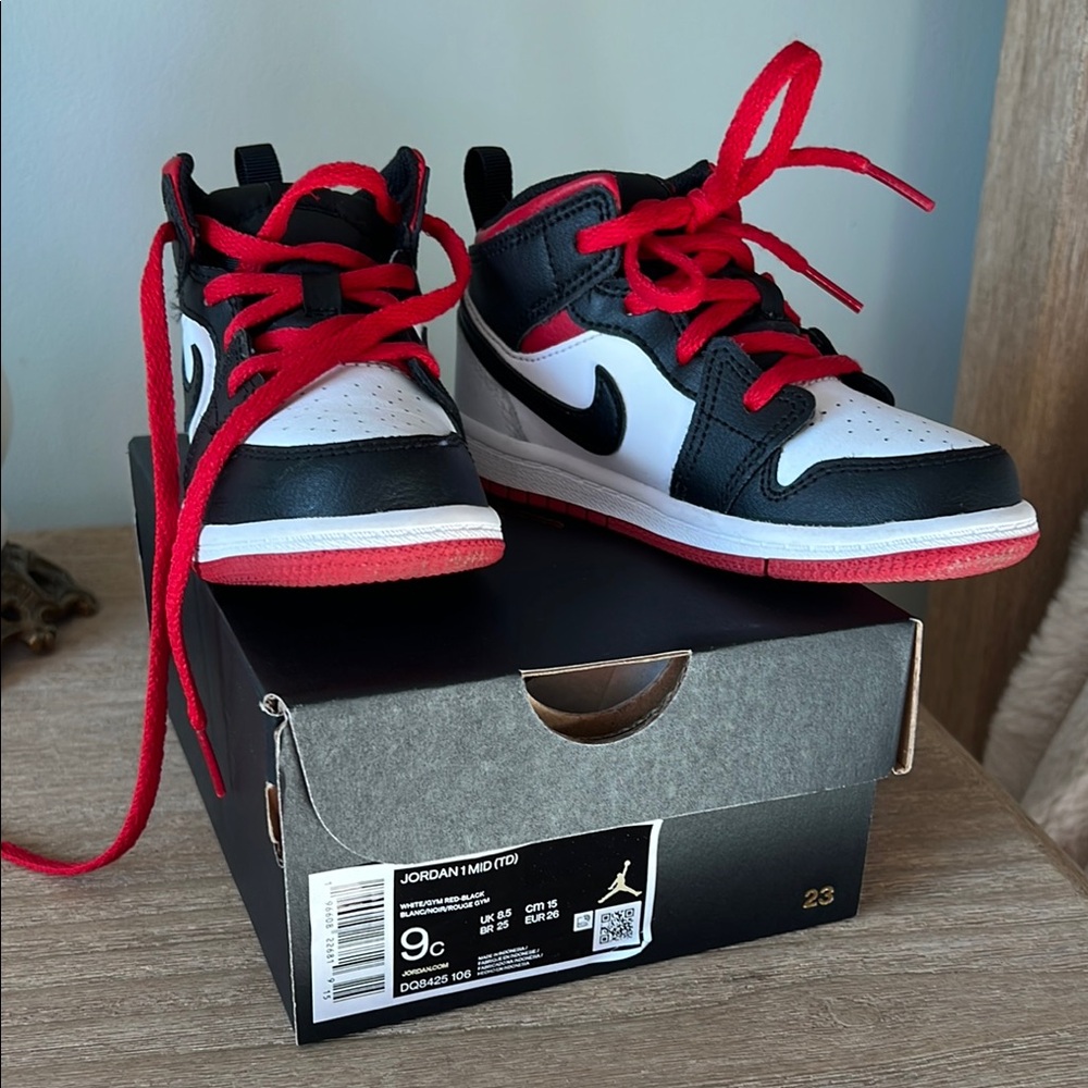 Jordan Kids' Black and Red Sneakers size 9c